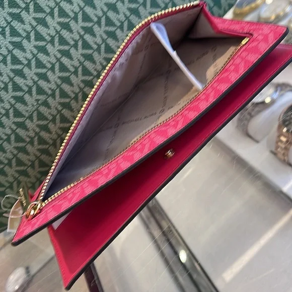 MICHAEL KORS
Reed Large Snap Signature Wallet
Electric Pink NWT - Picture 8 of 16